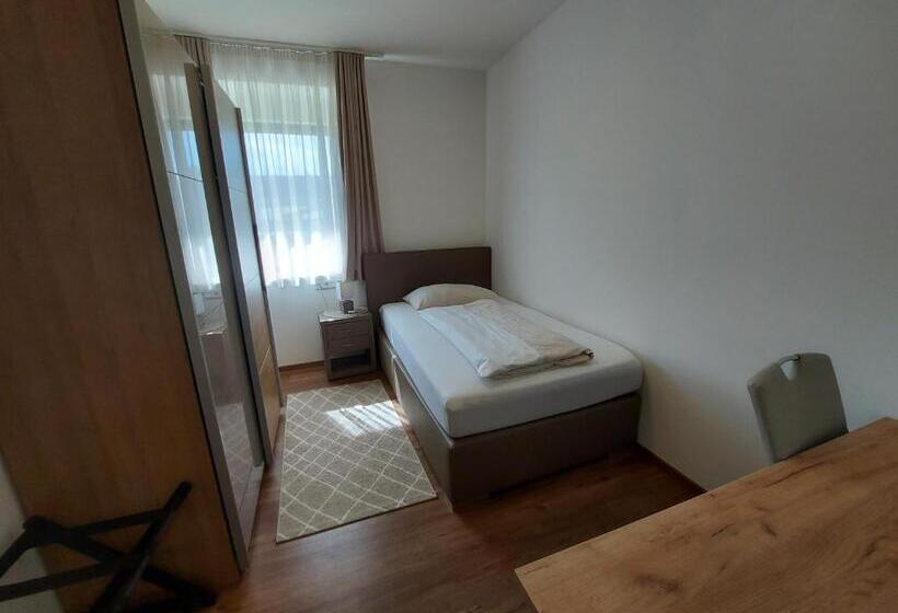 غرفة قياسية فردية, Wollsdorferhof