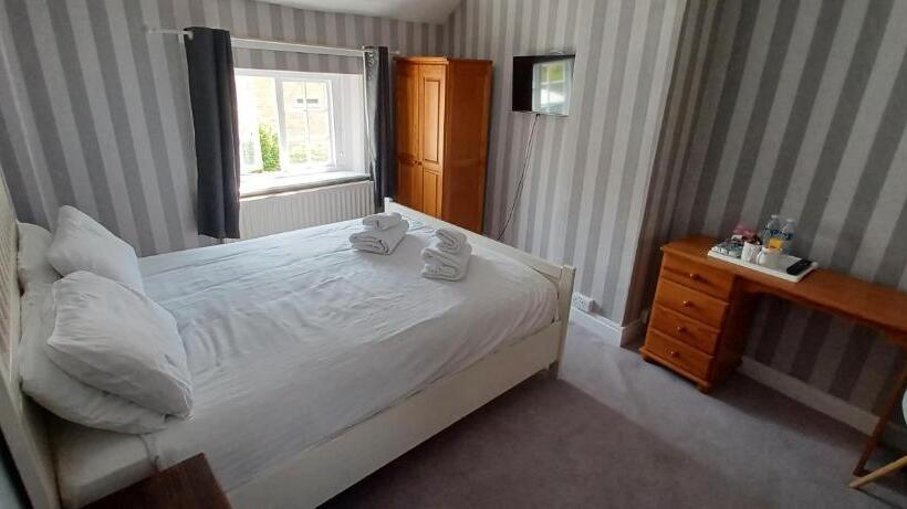 غرفة عائلية حمام مشترك, Winchester Arms