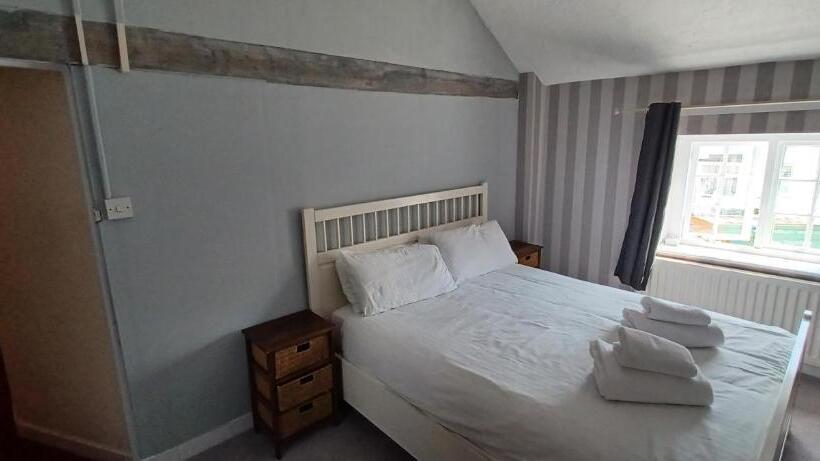 غرفة عائلية حمام مشترك, Winchester Arms