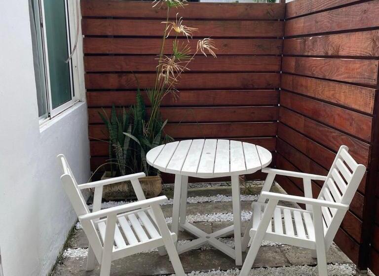 Economy Room, Casa Estelar