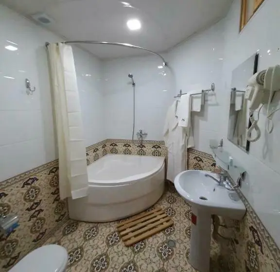 デラックスファミリールーム, Madrasah Polvon Qori Boutique Hotel Xix Century