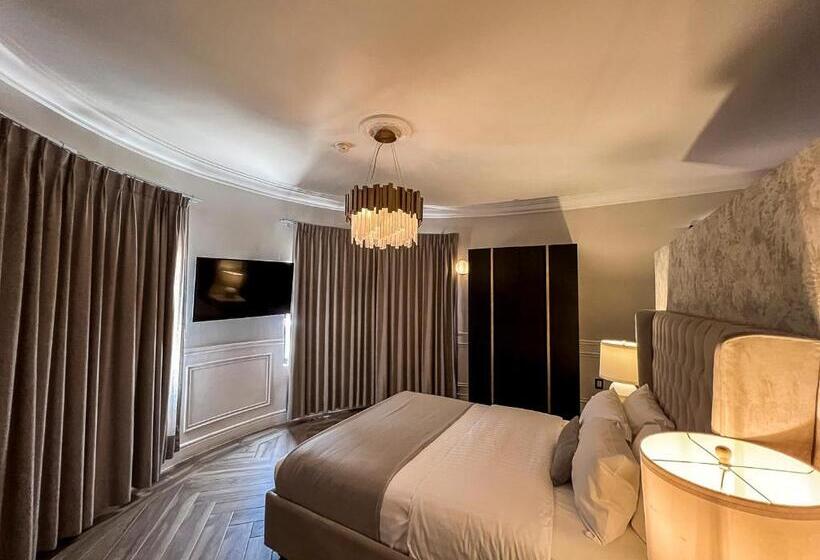 Студия Стандарт, Mansión E. Borbón