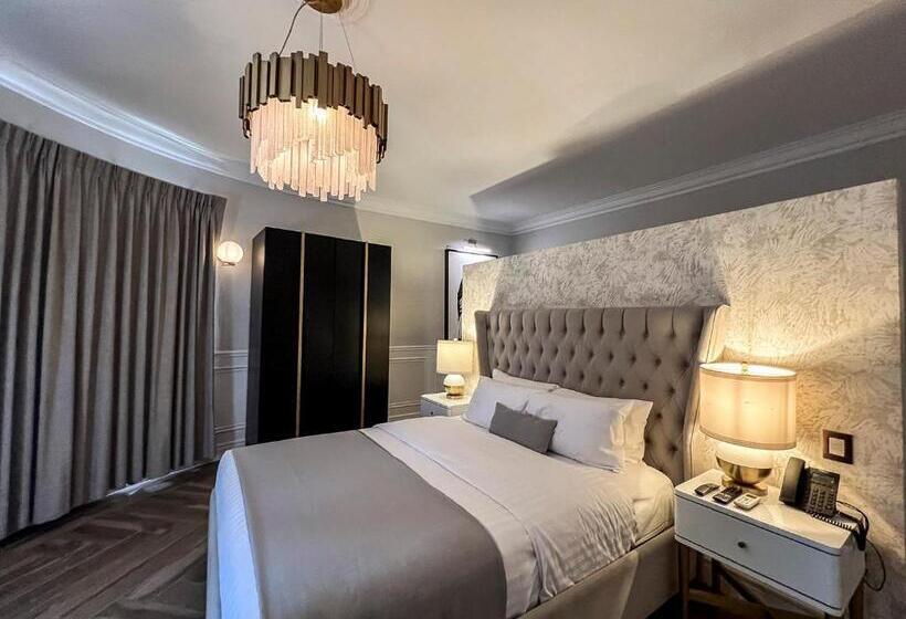 Студия Стандарт, Mansión E. Borbón