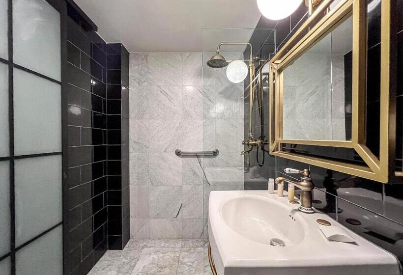 Номер Стандарт, Mansión E. Borbón