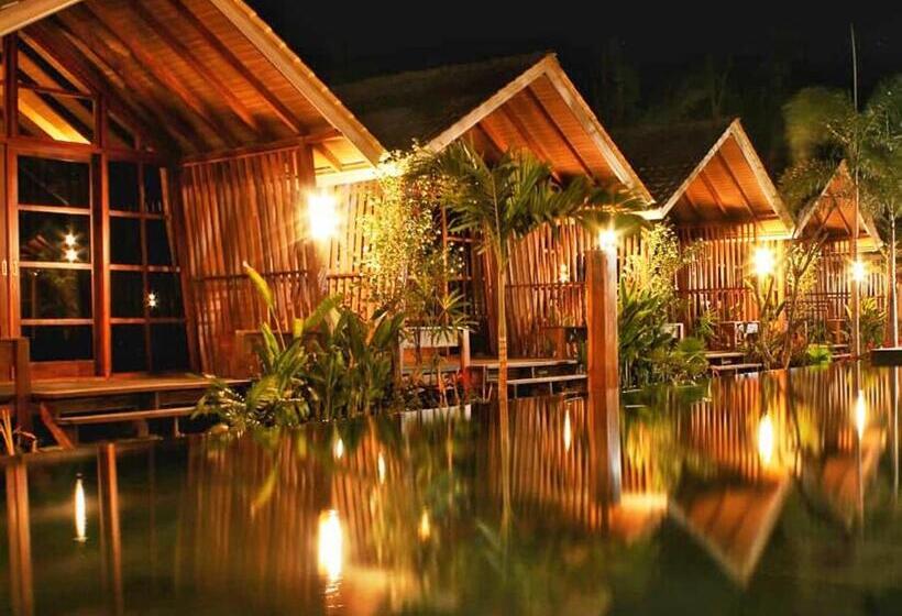Бунгало с видом на бассейн, Wah Resort Gili Trawangan
