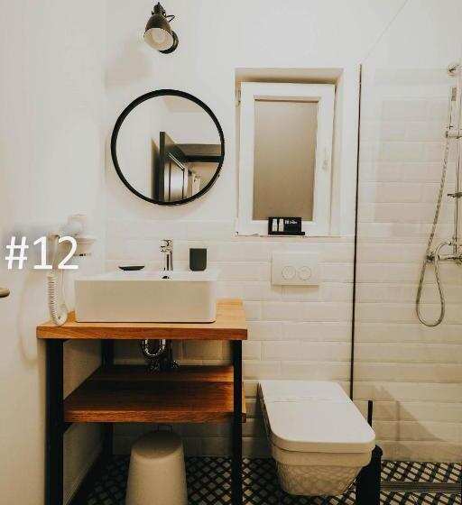 수피리어 룸, The Pines   Experiment Favelas