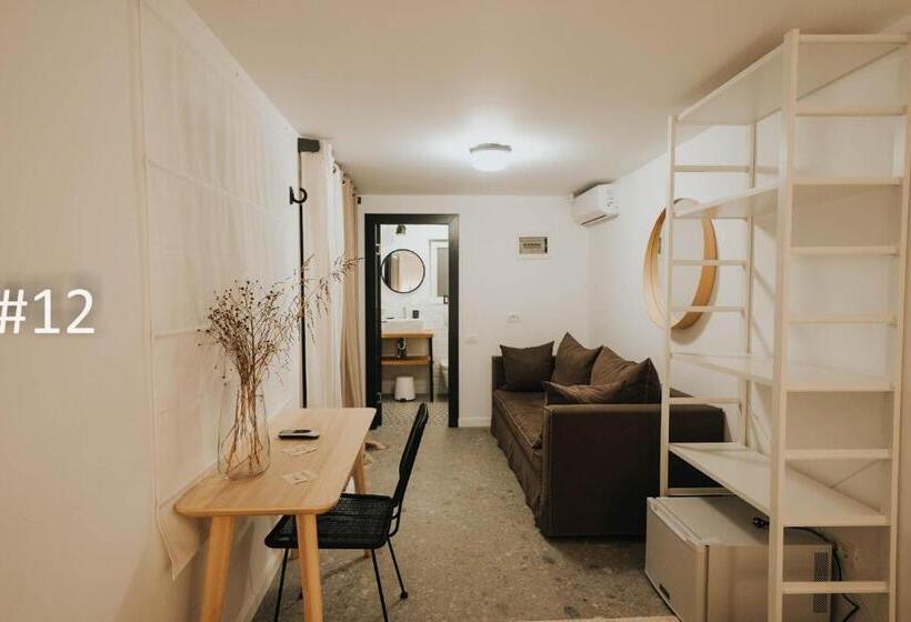 수피리어 룸, The Pines   Experiment Favelas