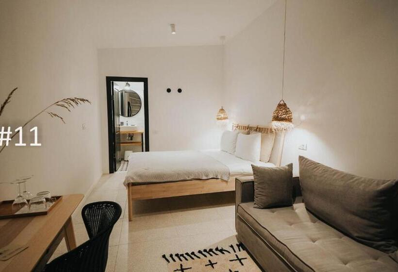 수피리어 룸, The Pines   Experiment Favelas