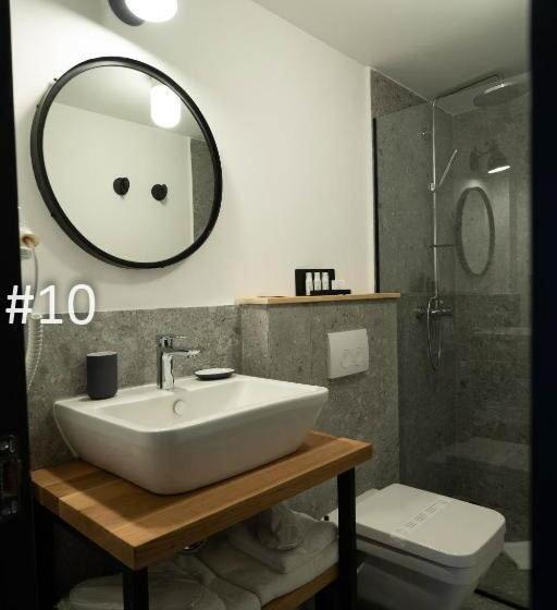 스탠다드 룸, The Pines   Experiment Favelas