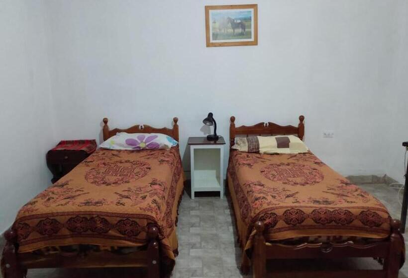 Habitación Cuádruple Estándar, Hostal El Farolito