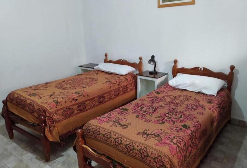 Habitación Cuádruple Estándar, Hostal El Farolito