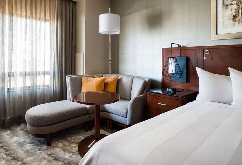 غرفة قياسية سرير كينج لذوى الإحتياجات الخاصة, Tru By Hilton Edinburg