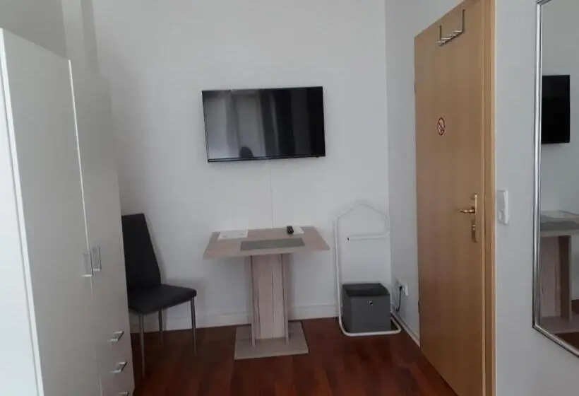 Standard Yhden Hengen Huone Jaettu Kylpyhuone, City Pension Zwickau