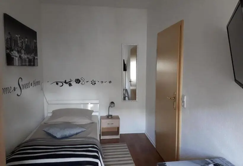 Sviitti 2 Makuuhuonetta, City Pension Zwickau