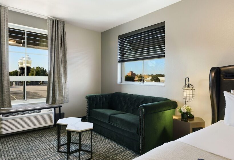 جناح سرير كينج, Oxford Suites Paso Robles