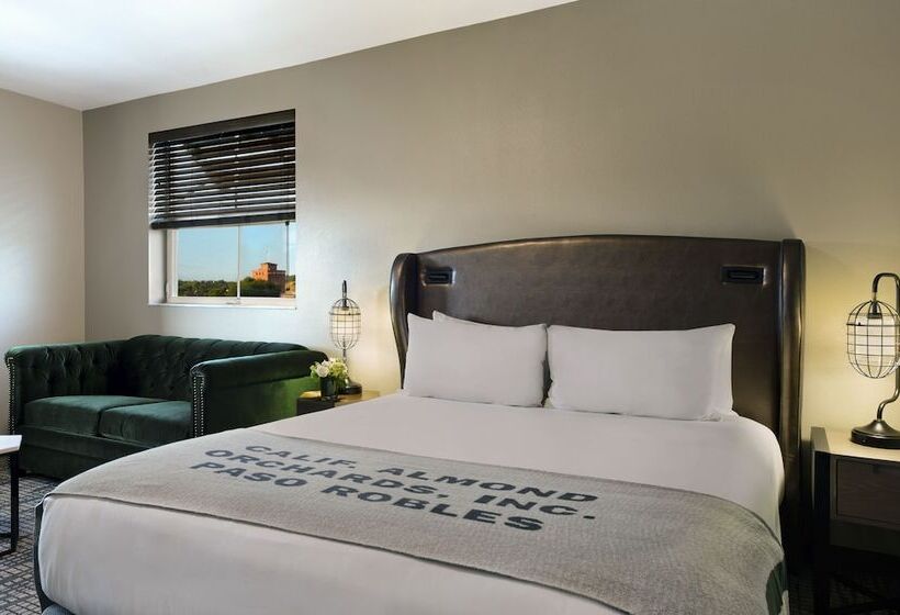 جناح سرير كينج, Oxford Suites Paso Robles