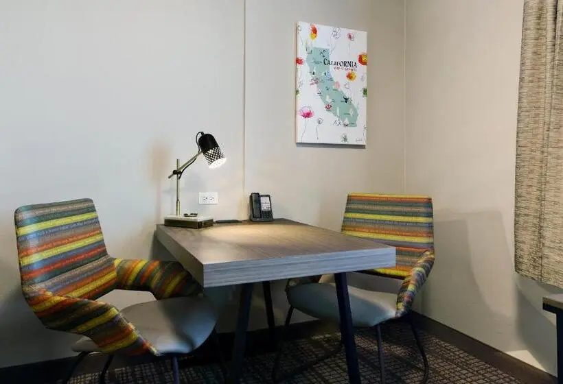 スイート, Oxford Suites Paso Robles
