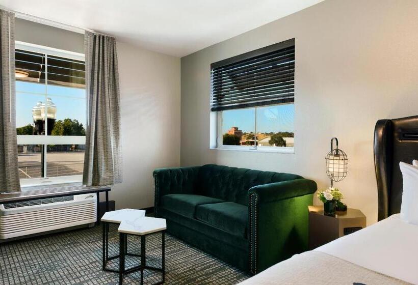 جناح سرير كينج, Oxford Suites Paso Robles