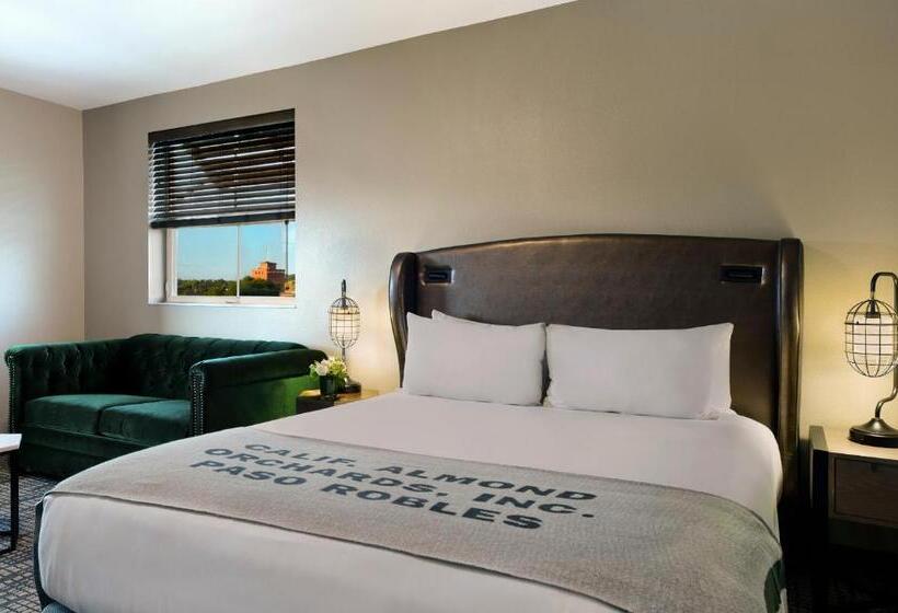 جناح سرير كينج, Oxford Suites Paso Robles