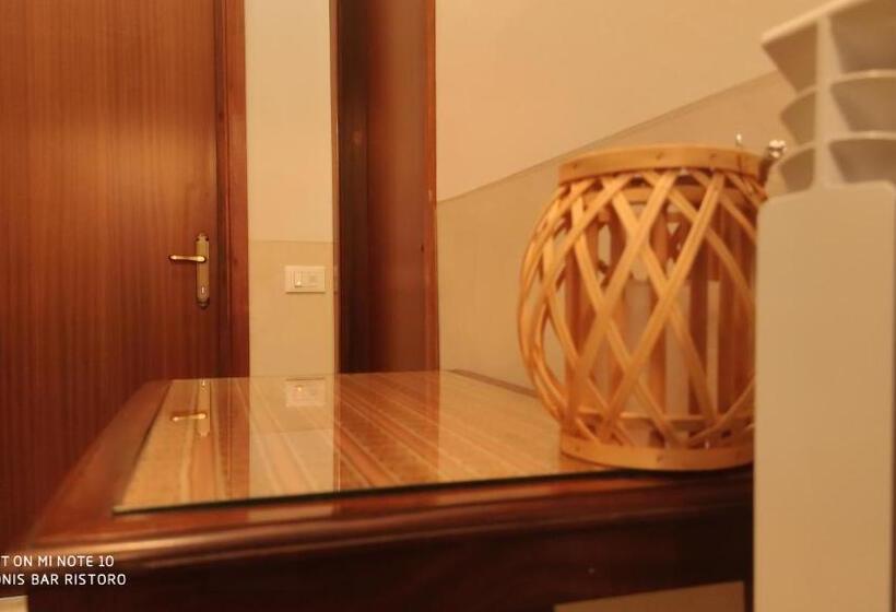 חדר סטנדרט, Adonis