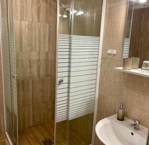 اتاق استاندارد سه نفره, Airport Jazmin Guesthouse