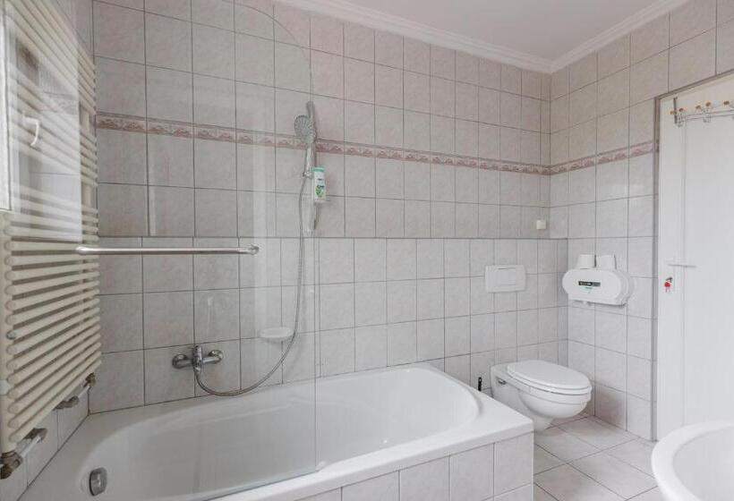 带2个卧室的公寓, Airport Jazmin Guesthouse