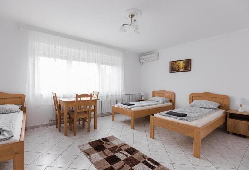 带2个卧室的公寓, Airport Jazmin Guesthouse