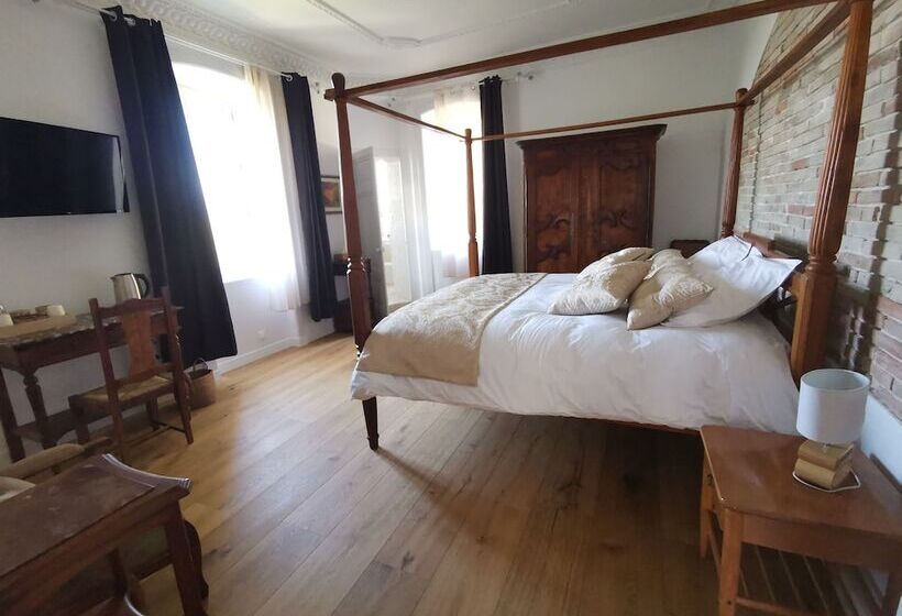 غرفة قياسية, Chateau De Saintgenix