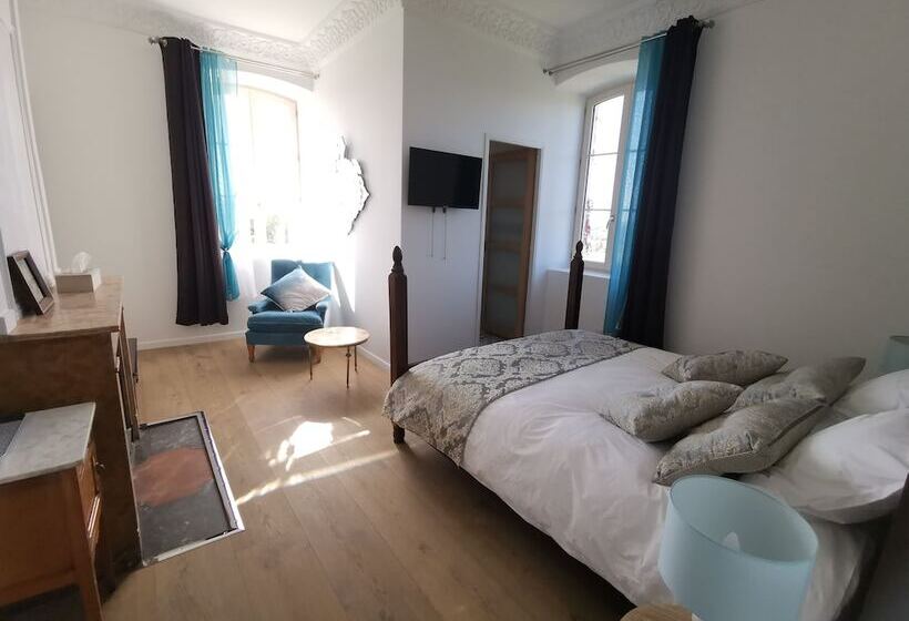 Номер Deluxe, Chateau De Saintgenix