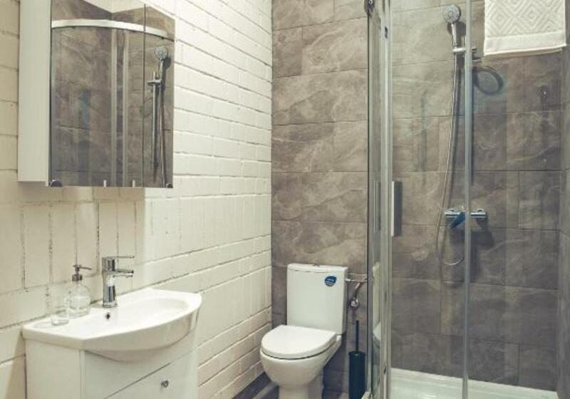 اتاق استاندارد یک نفره, Railway Apartments And