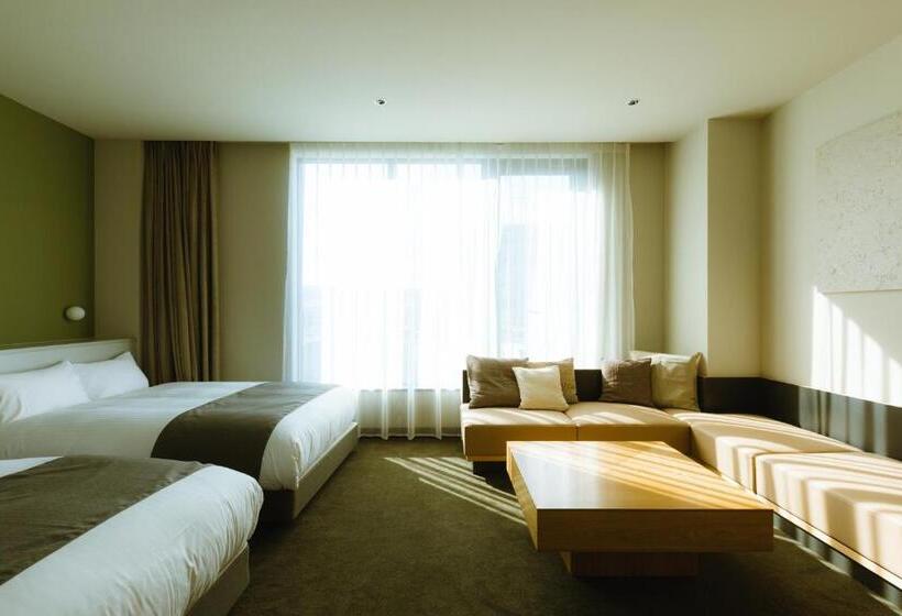 غرفة ديلوكس, Karae