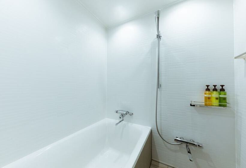 غرفة ديلوكس, Karae