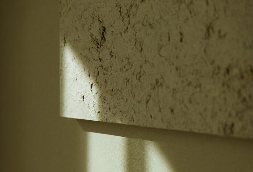 غرفة ديلوكس, Karae