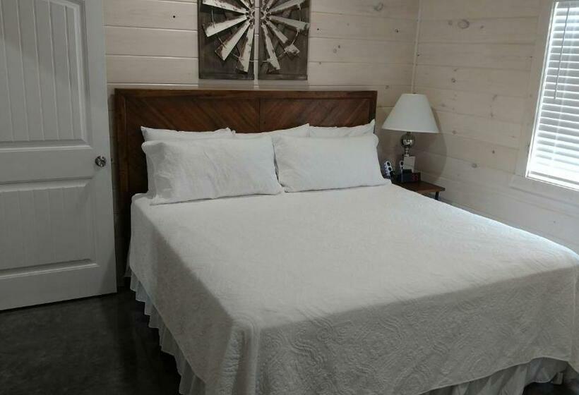 디럭스 스위트 킹 침대, Knotty Squirrel Cabins