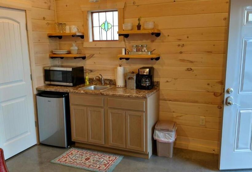 스탠다드 룸, Knotty Squirrel Cabins