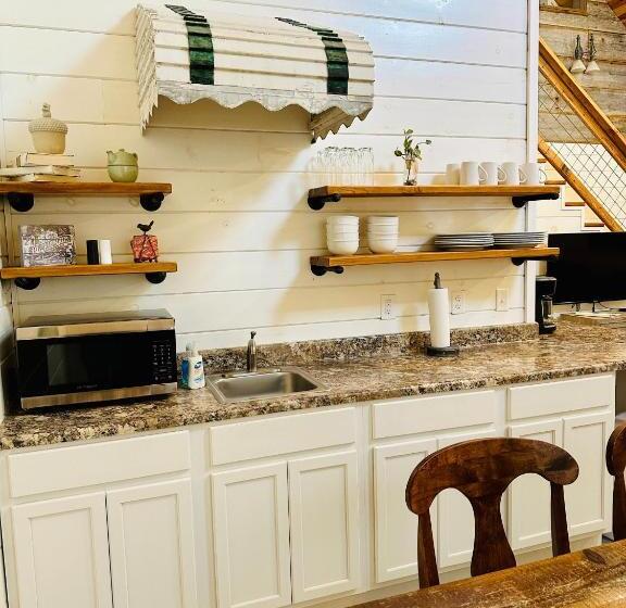 패밀리 스위트, Knotty Squirrel Cabins