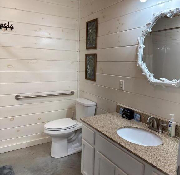 패밀리 스위트, Knotty Squirrel Cabins