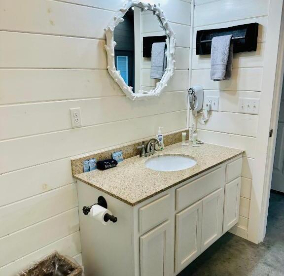 패밀리 스위트, Knotty Squirrel Cabins