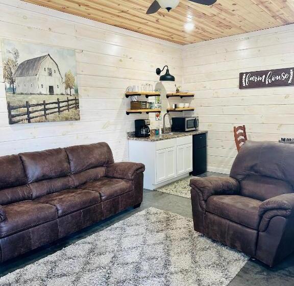 디럭스 스위트 킹 침대, Knotty Squirrel Cabins