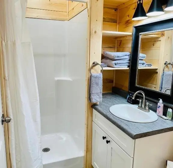 ２ベッドスイートルーム, Knotty Squirrel Cabins