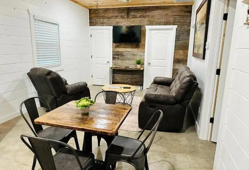 ２ベッドスイートルーム, Knotty Squirrel Cabins