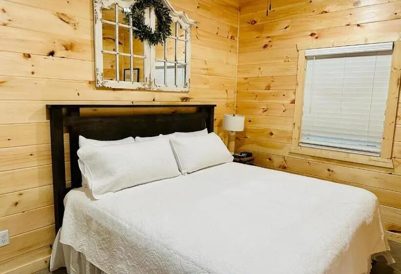 ２ベッドスイートルーム, Knotty Squirrel Cabins