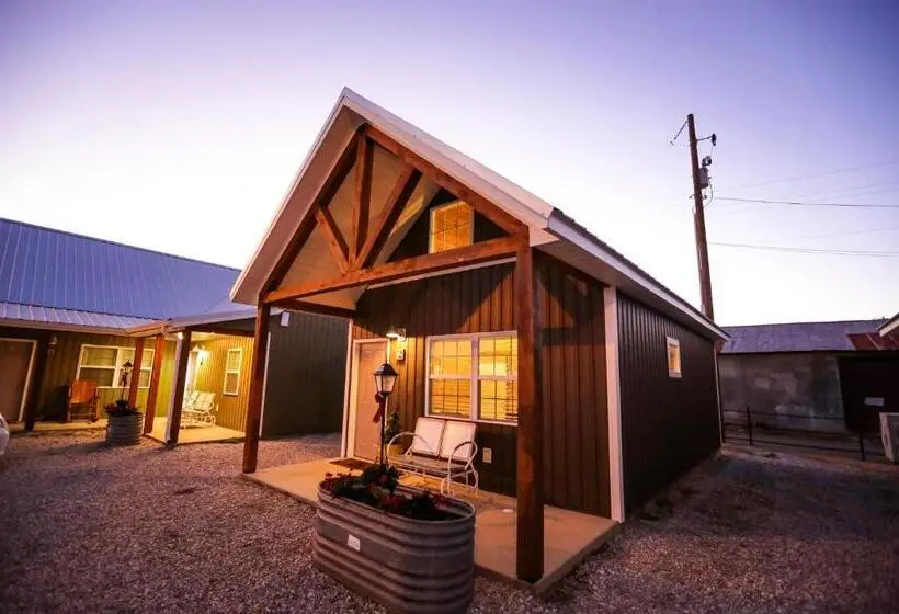 スタンダードルーム, Knotty Squirrel Cabins