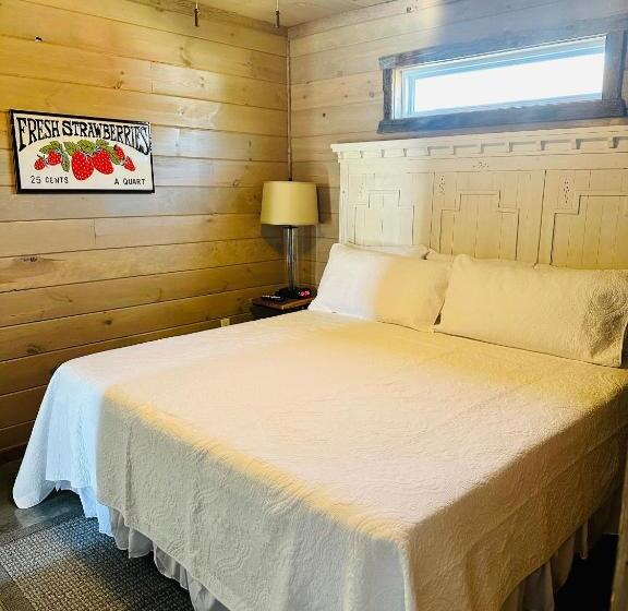 스탠다드 룸, Knotty Squirrel Cabins