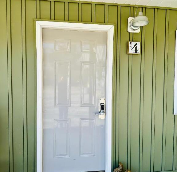 패밀리 스위트, Knotty Squirrel Cabins