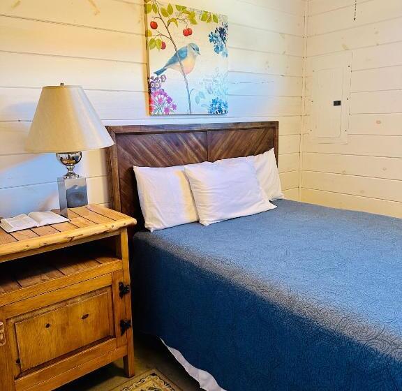 패밀리 스위트, Knotty Squirrel Cabins