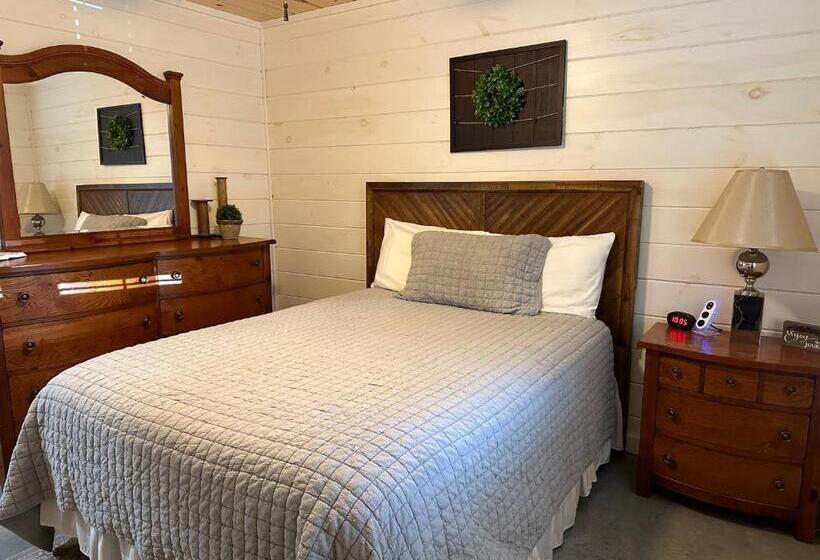 패밀리 스위트, Knotty Squirrel Cabins