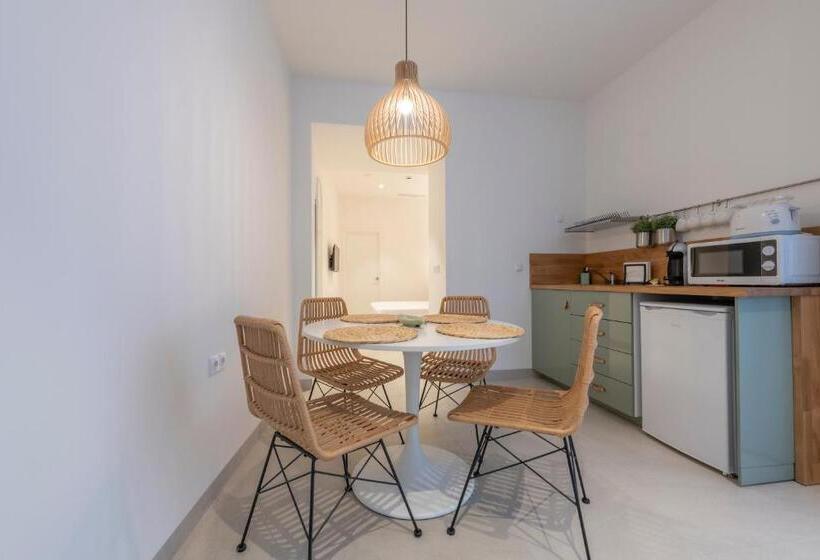 اتاق خانوادگی, Alzocaire Hostal Boutique