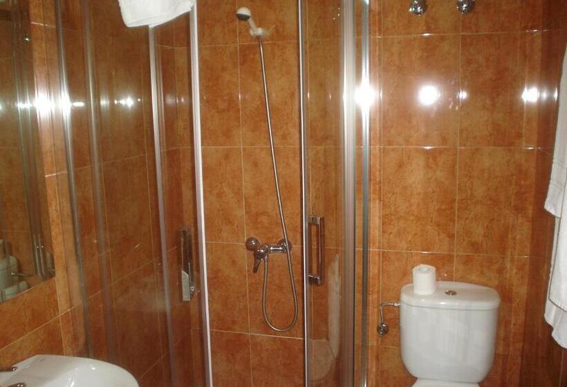 חדר סטנדרט לשלושה, Hostal Cid