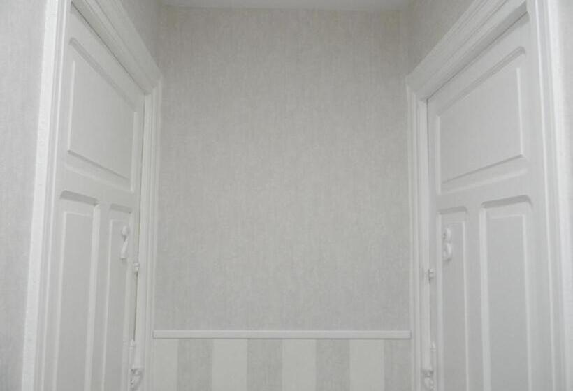 バス共有のスタンダードルーム, Pension Obel